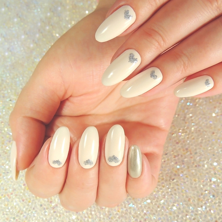 beige-nails-with-silver-hearts