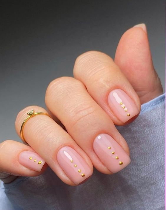 gold-dots-pink-nail-art