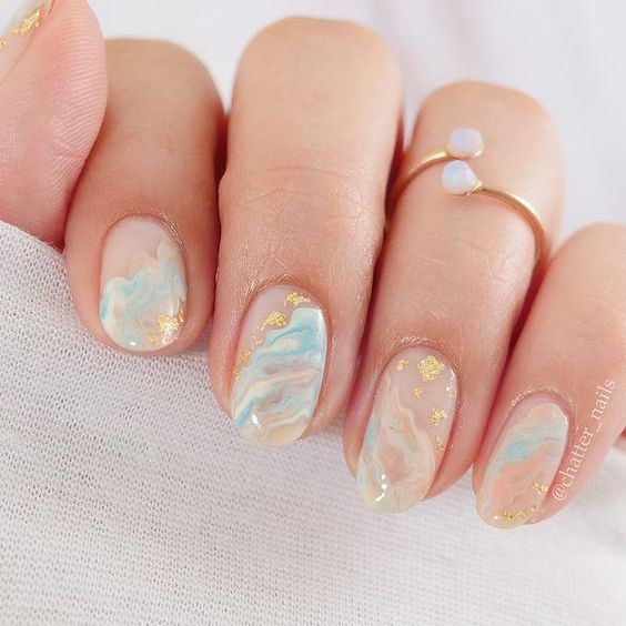 marble-gold-flake-nail-art