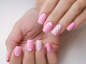 pink-and-white-valentines-day-nails