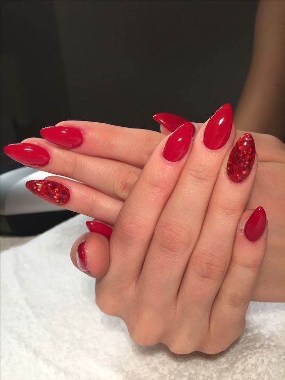 red-glitter-nails