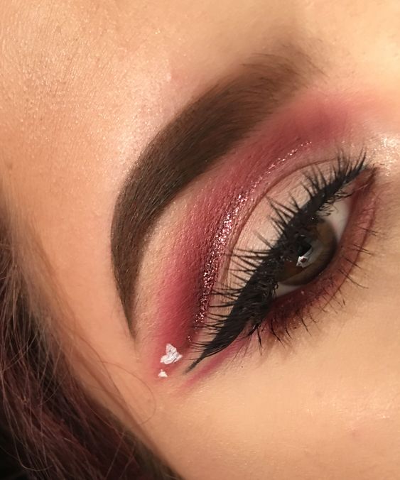 red-eyeshadow-valentines-makeup