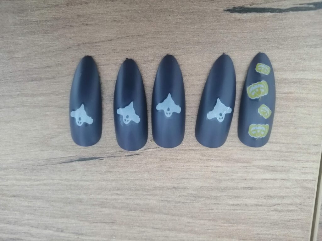 Black-halloween-nail-art-design