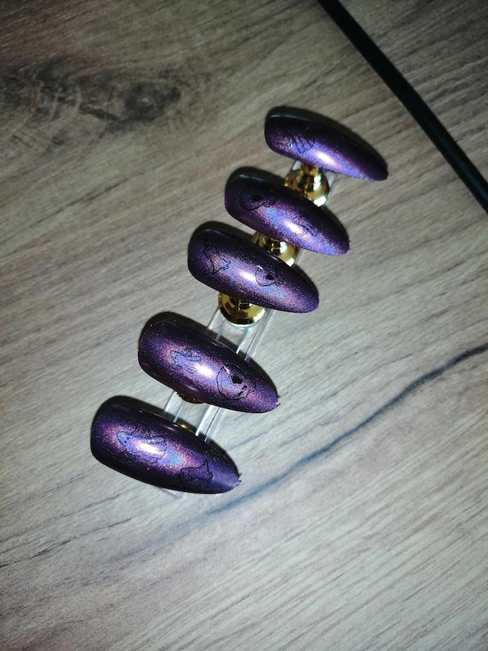 holographic-nails-Halloween