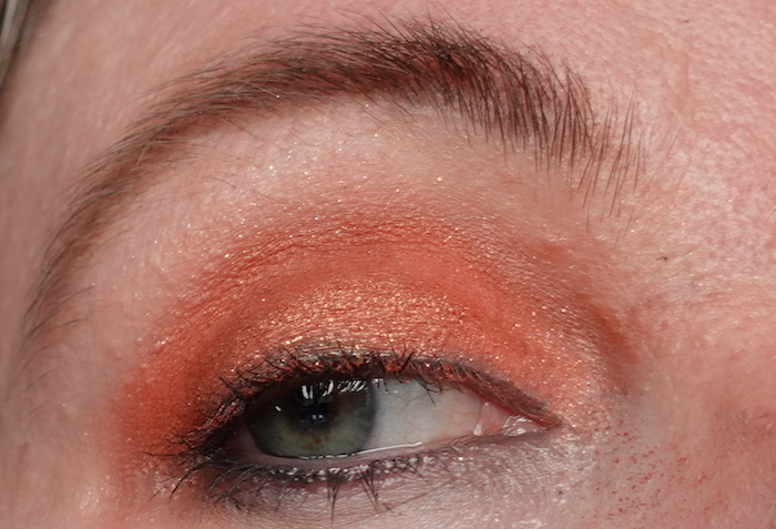 orange-eye-look-with-gold