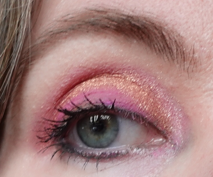 bright-pink-gold-eyeshadow-look