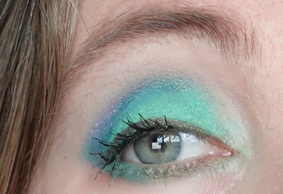 green-and-blue-eyeshadow-look