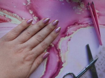 how-to-apply-nail-stickers