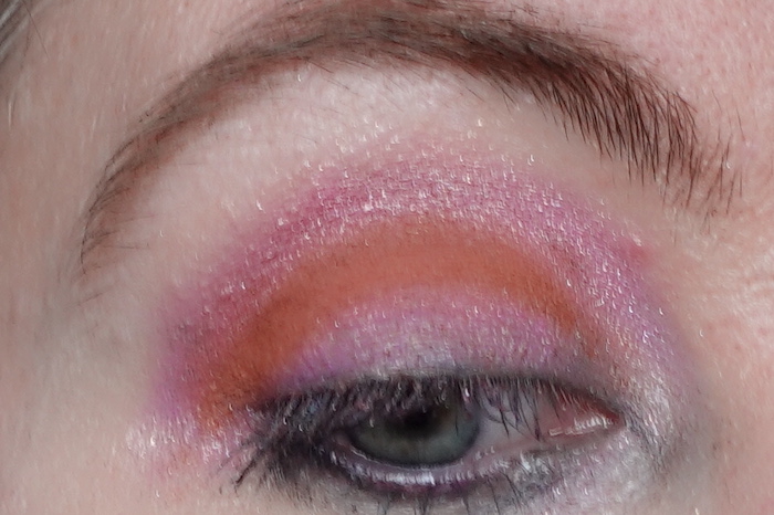 matte-eyelook-with-pink