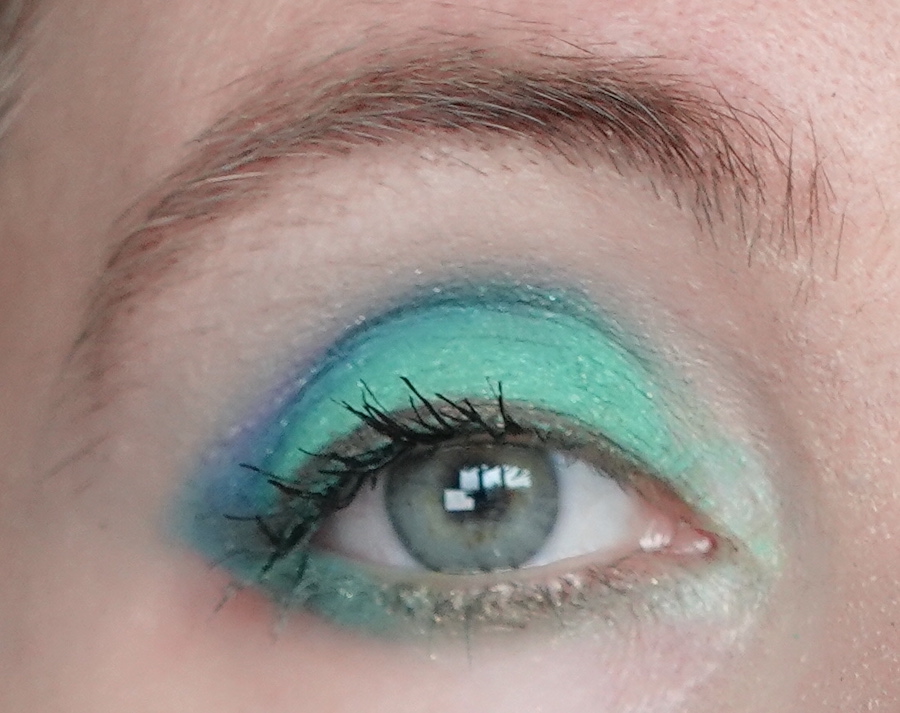 mint-green-eyeshadow-look