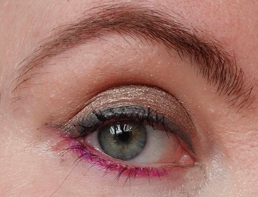 pink-eyeliner-look