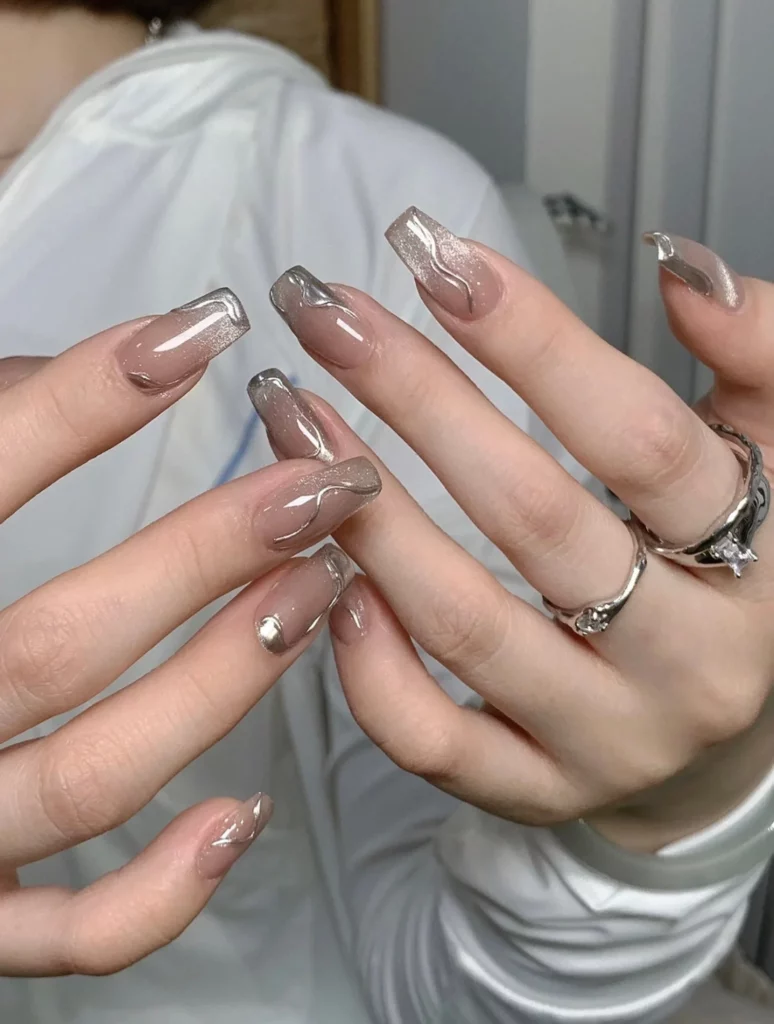 silver-chrome-nail-art-manicure